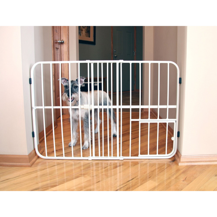 Carlson Tuffy Expandable Gate with Small Pet Door