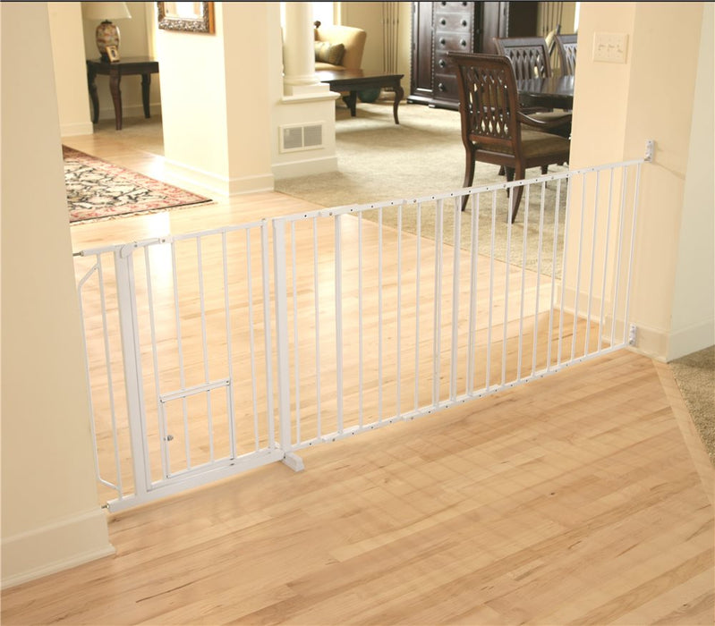 Carlson Maxi Walk-Thru Gate with Pet Door