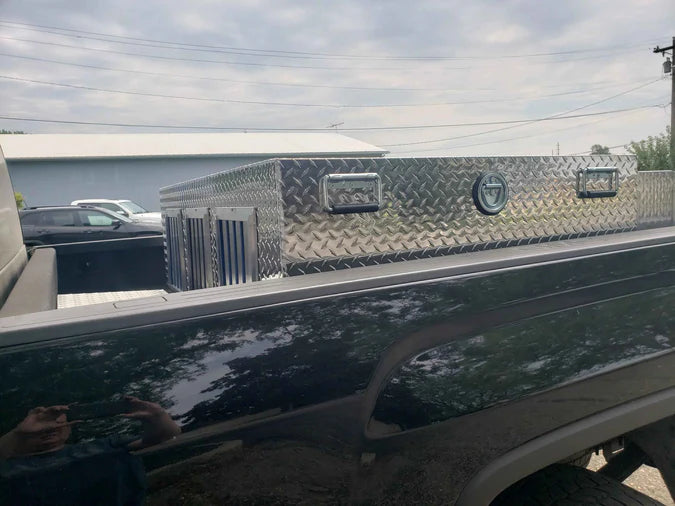 owens 55111 dog box in the back of a truck 