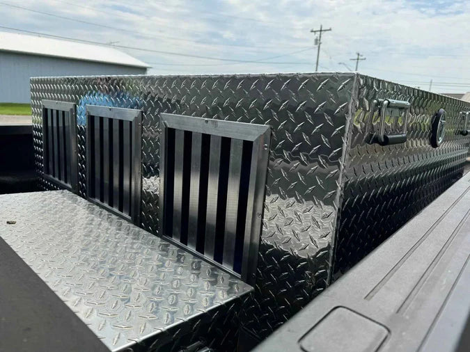 owens dog box 55111 with rugged diamond plate aluminum construction